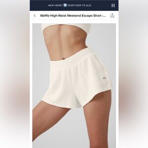 NWOT Alo Waffle High waist weekend shorts in Ivory